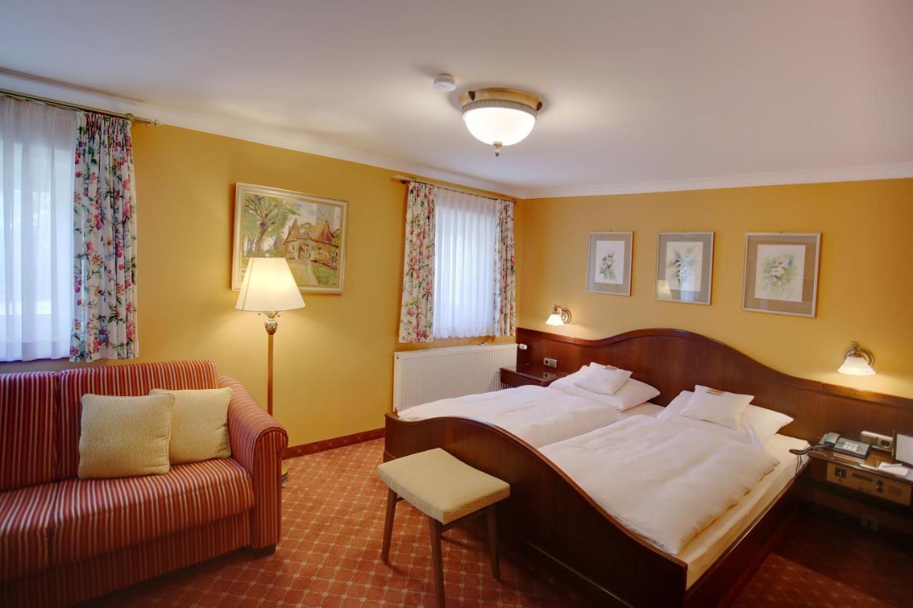 Hotel Brauereigasthof Landwehr-Braeu Reichelshofen Exterior photo