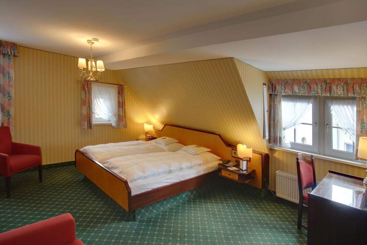 Hotel Brauereigasthof Landwehr-Braeu Reichelshofen Exterior photo