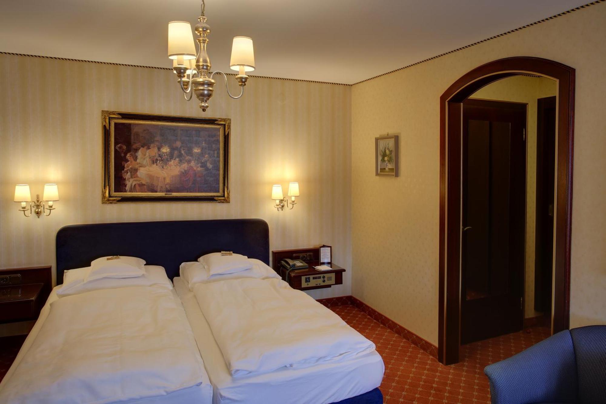 Hotel Brauereigasthof Landwehr-Braeu Reichelshofen Room photo