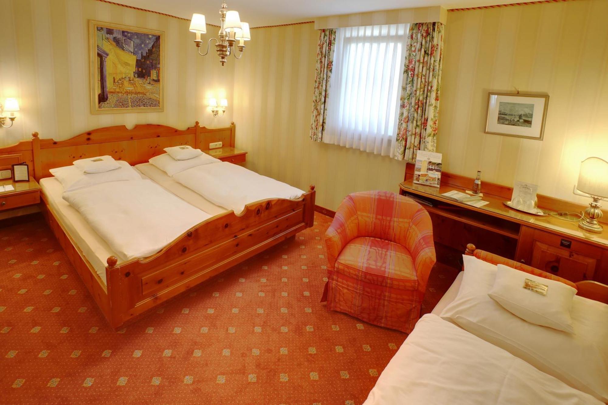 Hotel Brauereigasthof Landwehr-Braeu Reichelshofen Room photo