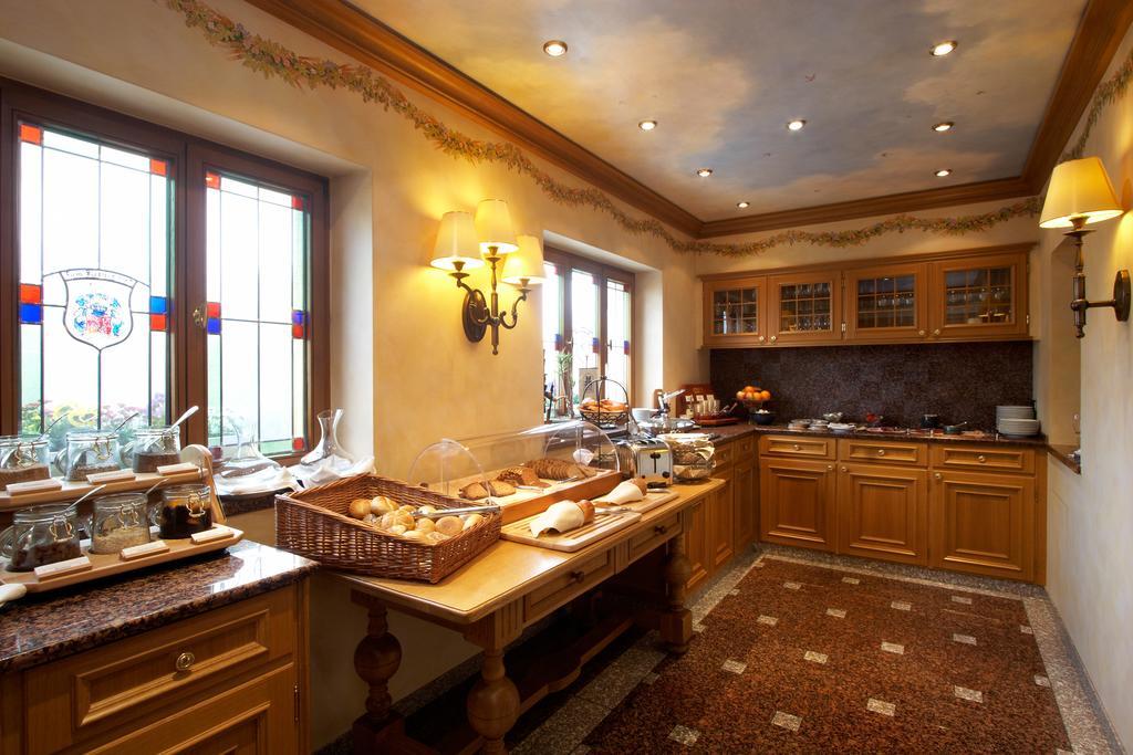 Hotel Brauereigasthof Landwehr-Braeu Reichelshofen Exterior photo